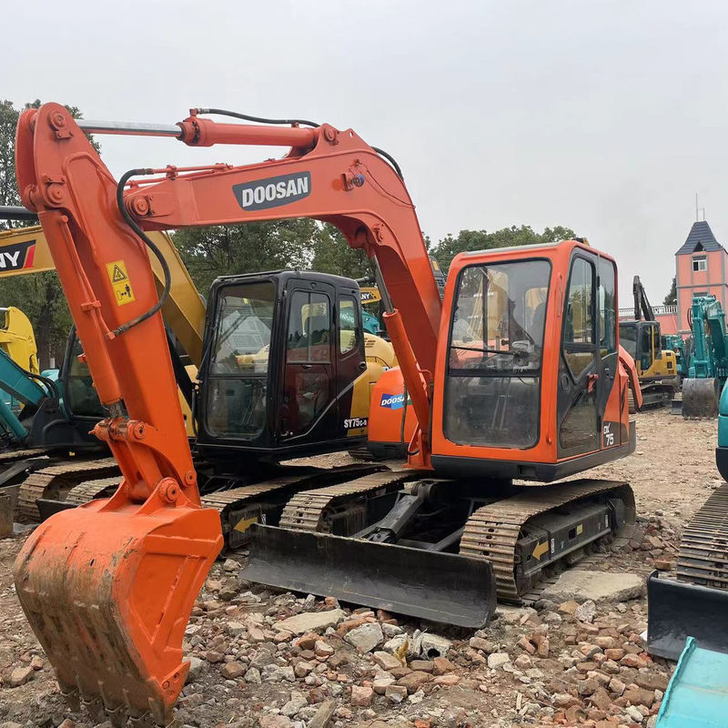 Stosowany mini grabarz Doosan DX75 mały koparz używane maszyny 6 ton ręczny koparz ziemi mały koparz