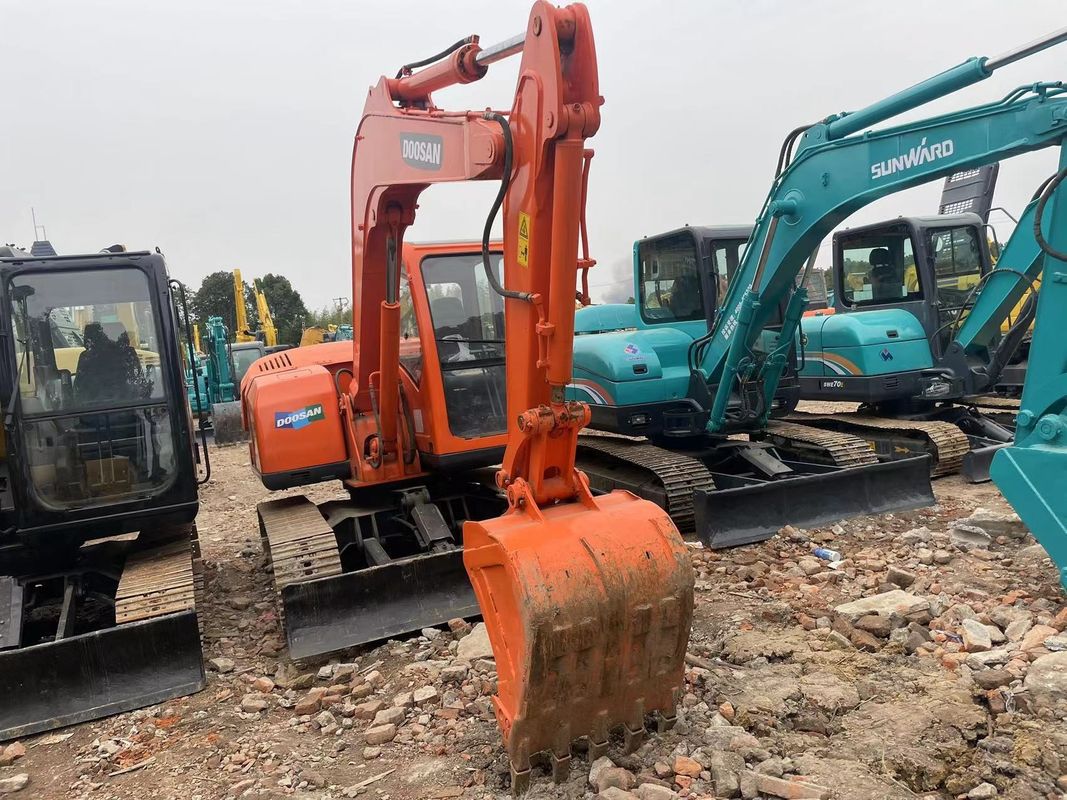 Stosowany mini grabarz Doosan DX75 mały koparz używane maszyny 6 ton ręczny koparz ziemi mały koparz