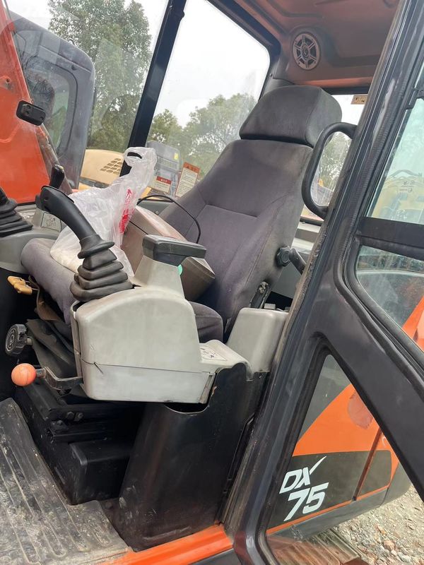 Stosowany mini grabarz Doosan DX75 mały koparz używane maszyny 6 ton ręczny koparz ziemi mały koparz