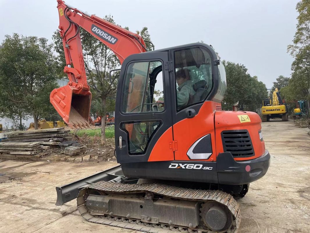 Sprzedaż mini wykopalni dla koparek Doosan DX60 mini używany mini wykopalnik