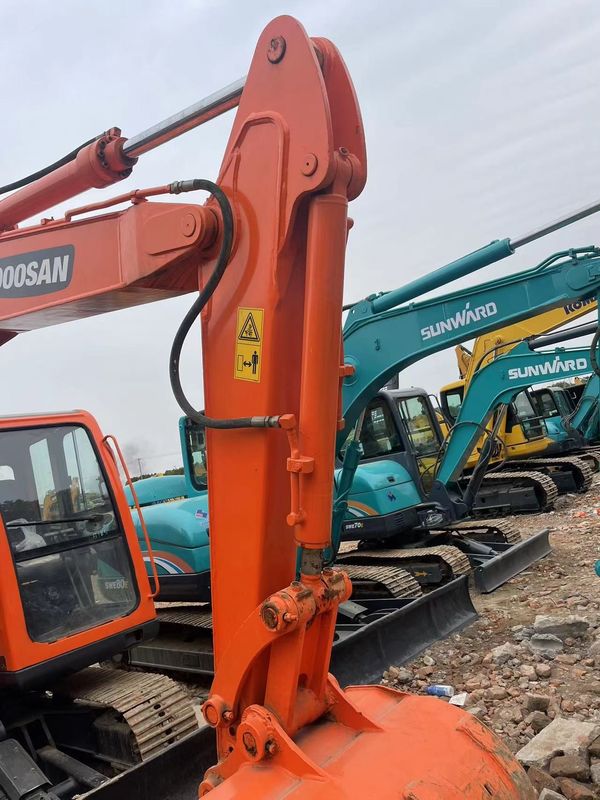 Stosowane maszyny Doosan DX75 małe koparki używane gumowe tory mini koparki ręczne