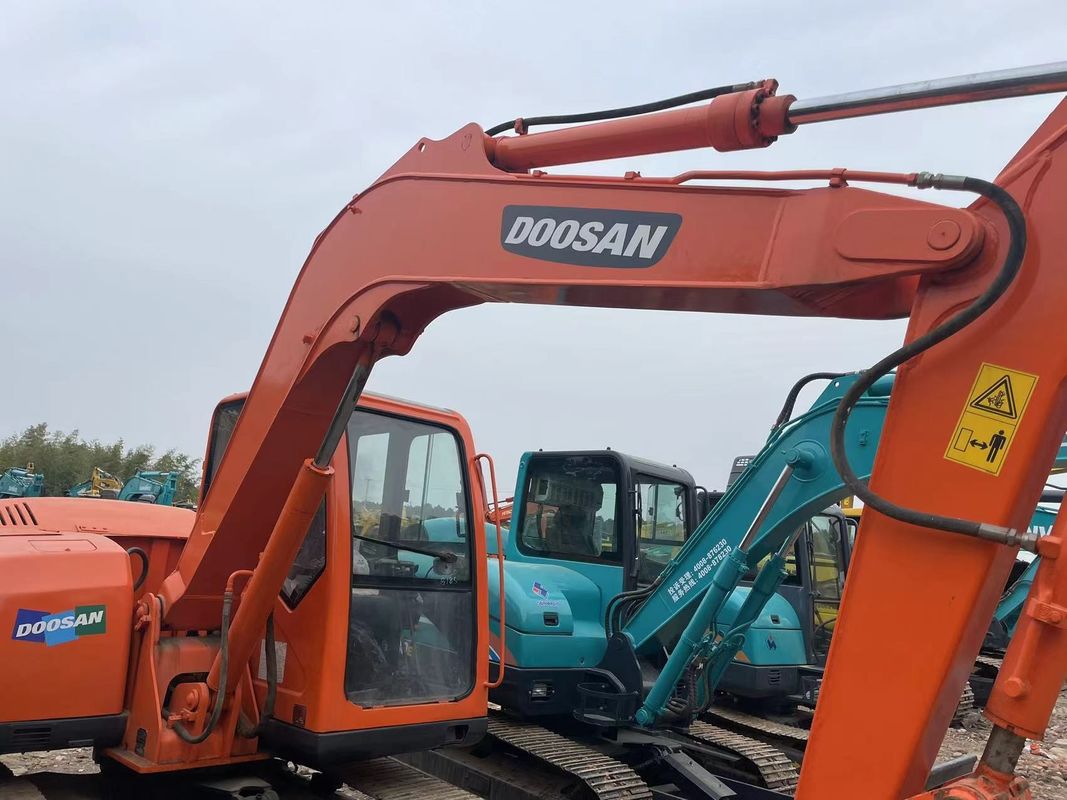 Stosowane maszyny Doosan DX75 małe koparki używane gumowe tory mini koparki ręczne