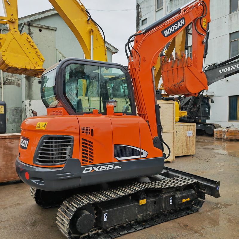 Stosowany mini grabarz Doosan Dx55 Mini Digger oryginalny kolor