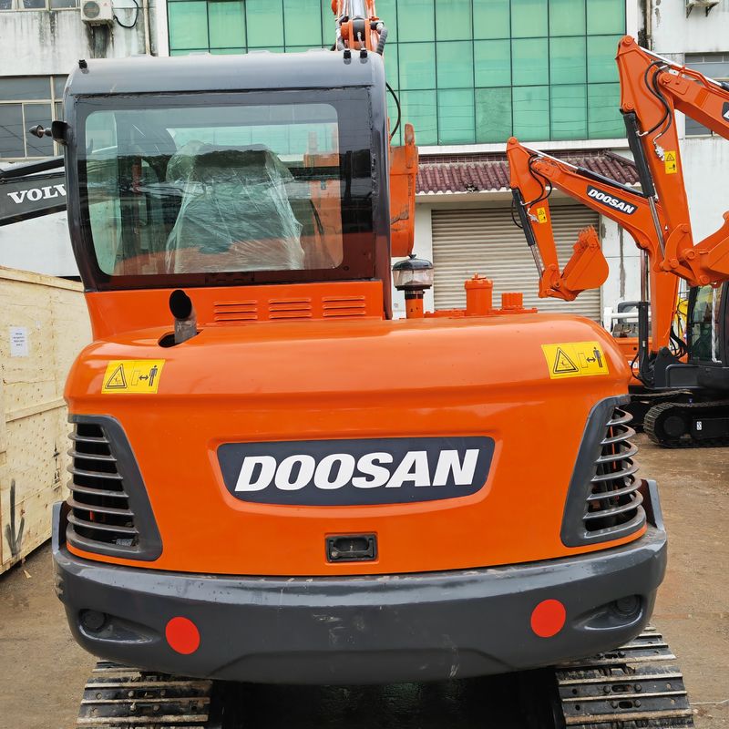 Stosowany mini grabarz Doosan Dx55 Mini Digger oryginalny kolor