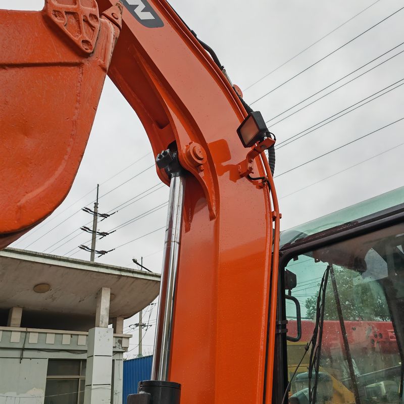 Stosowany mini grabarz Doosan Dx55 Mini Digger oryginalny kolor
