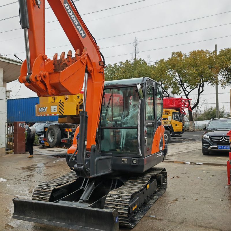 Stosowany mini grabarz Doosan Dx55 Mini Digger oryginalny kolor