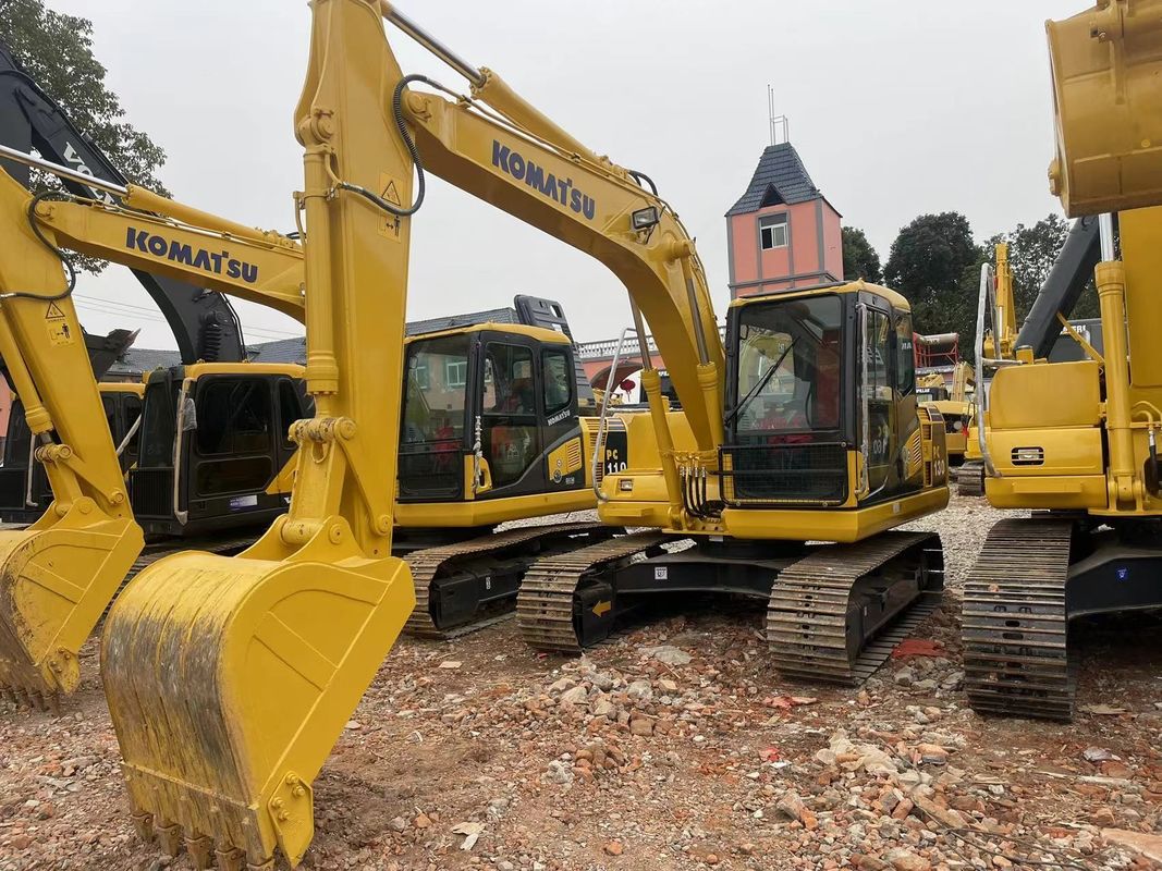 Wydany silnik o dużej mocy KOMATSU PC130 W PRODUKCJI /W drugiej ręce średniej wielkości koparnia KOMATSU PC130