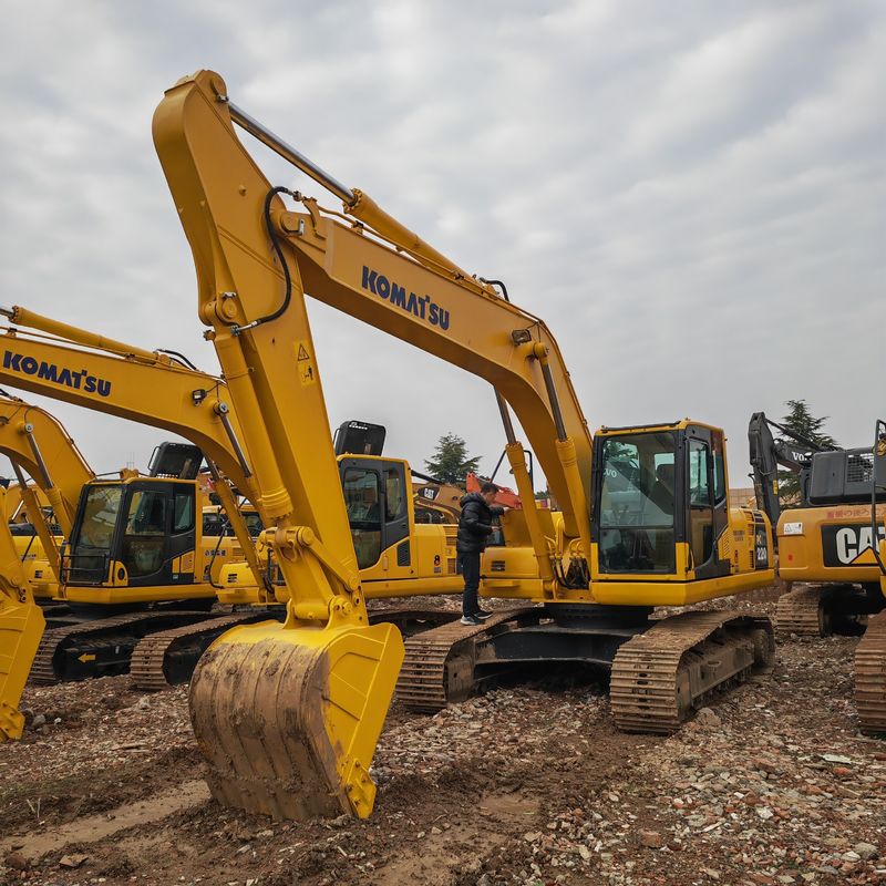 niskie godziny pracy najlepsza cena używany grabarz komatsu pc220-8 na sprzedaż