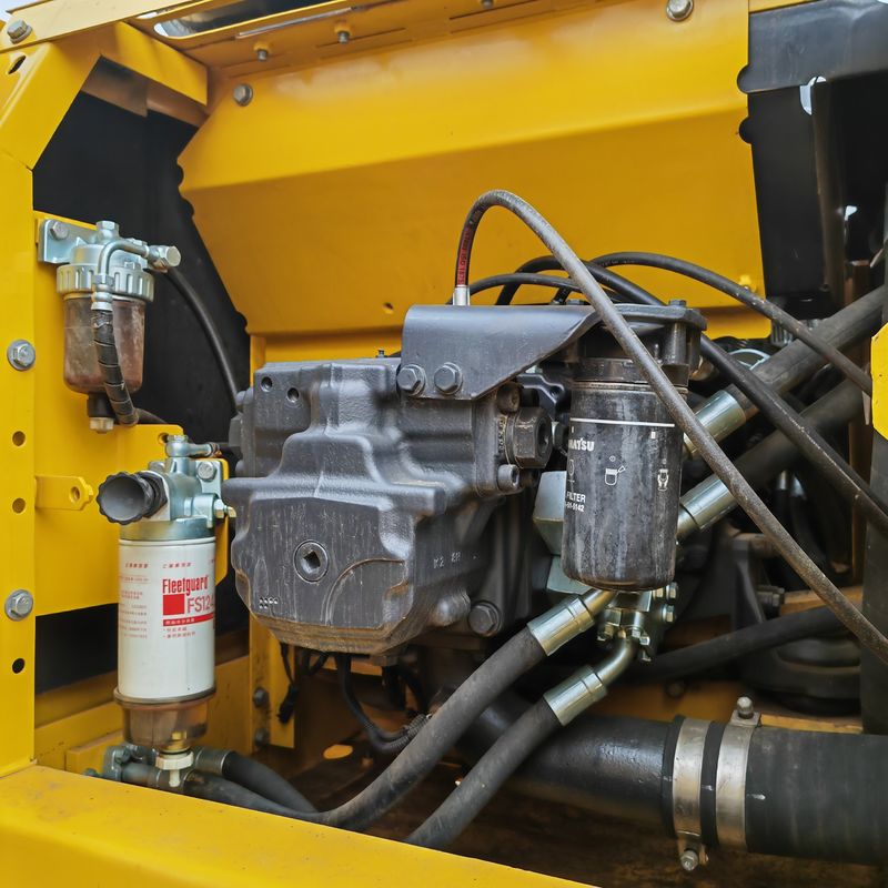niskie godziny pracy najlepsza cena używany grabarz komatsu pc220-8 na sprzedaż