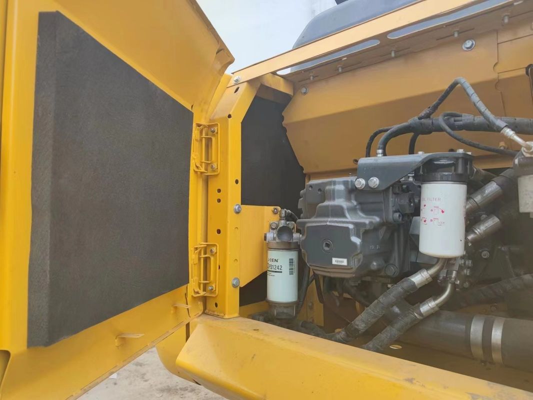 używany grabarz komatsu pc200/w dobrym stanie z dużą mocą używany grabarz komatsu pc200 na sprzedaż