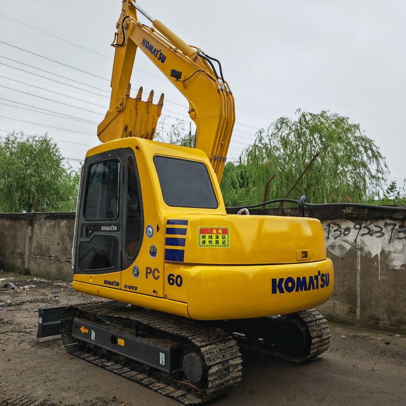 Żółty mini używany grabarz 6T z drugiej ręki Komatsu Pc60 oryginalny kolor